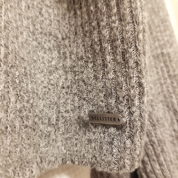 Hollister Cozy Top Bundle - Picture 3 of 10